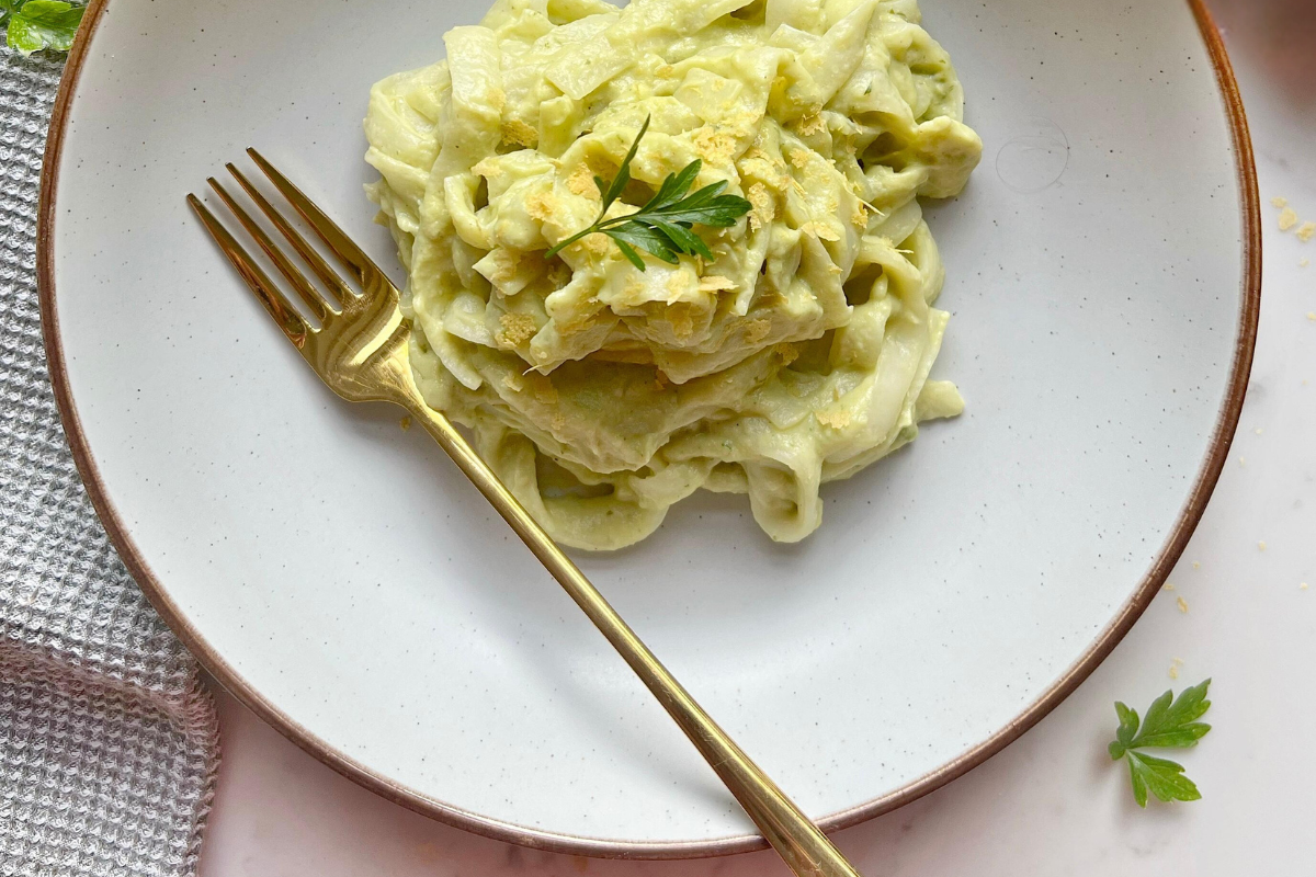 Avocado Pesto Pasta: A Luscious and Nutritious Culinary Creation